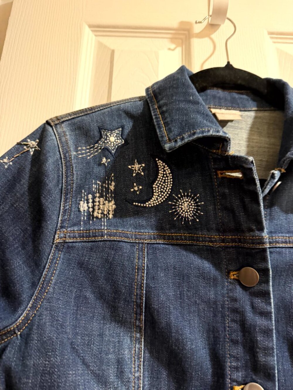 NWOT Chico’s Embellished Celestial Denim Jacket Sz Chico's 0 / Regular 4/6 - Picture 3 of 9